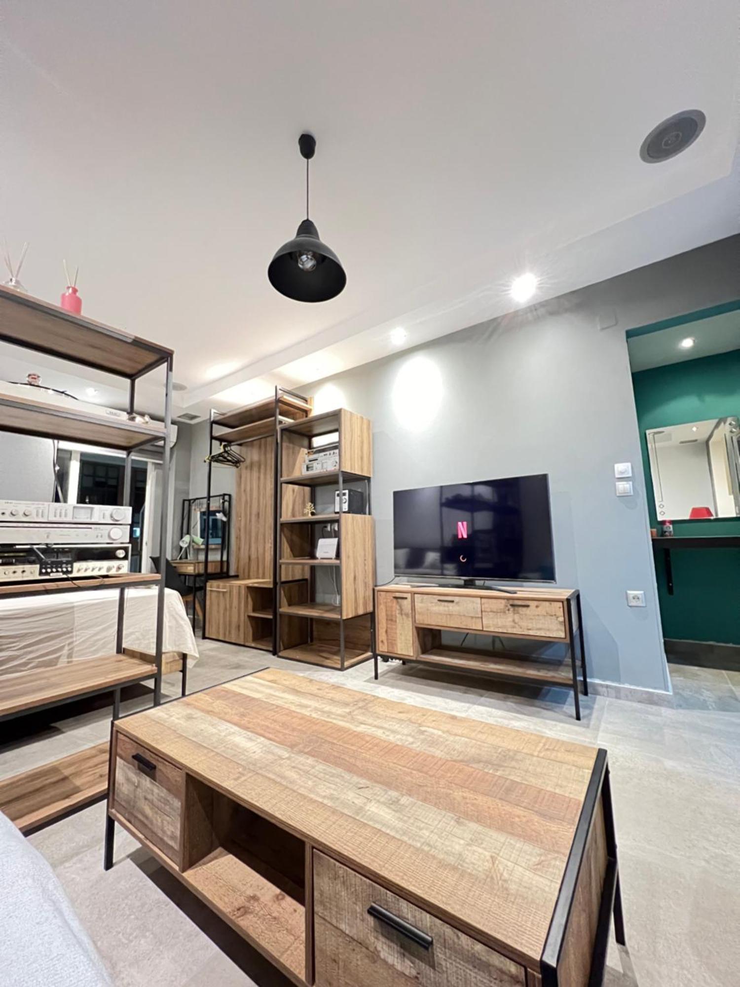 Modern Apartment In The Heart Of The City อเล็กซานโดรโพลิส ภายนอก รูปภาพ