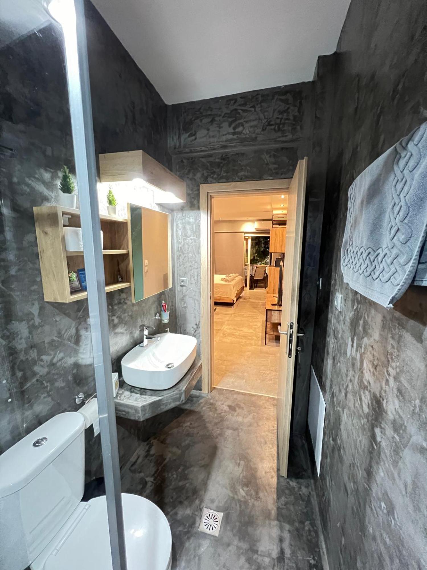 Modern Apartment In The Heart Of The City อเล็กซานโดรโพลิส ภายนอก รูปภาพ