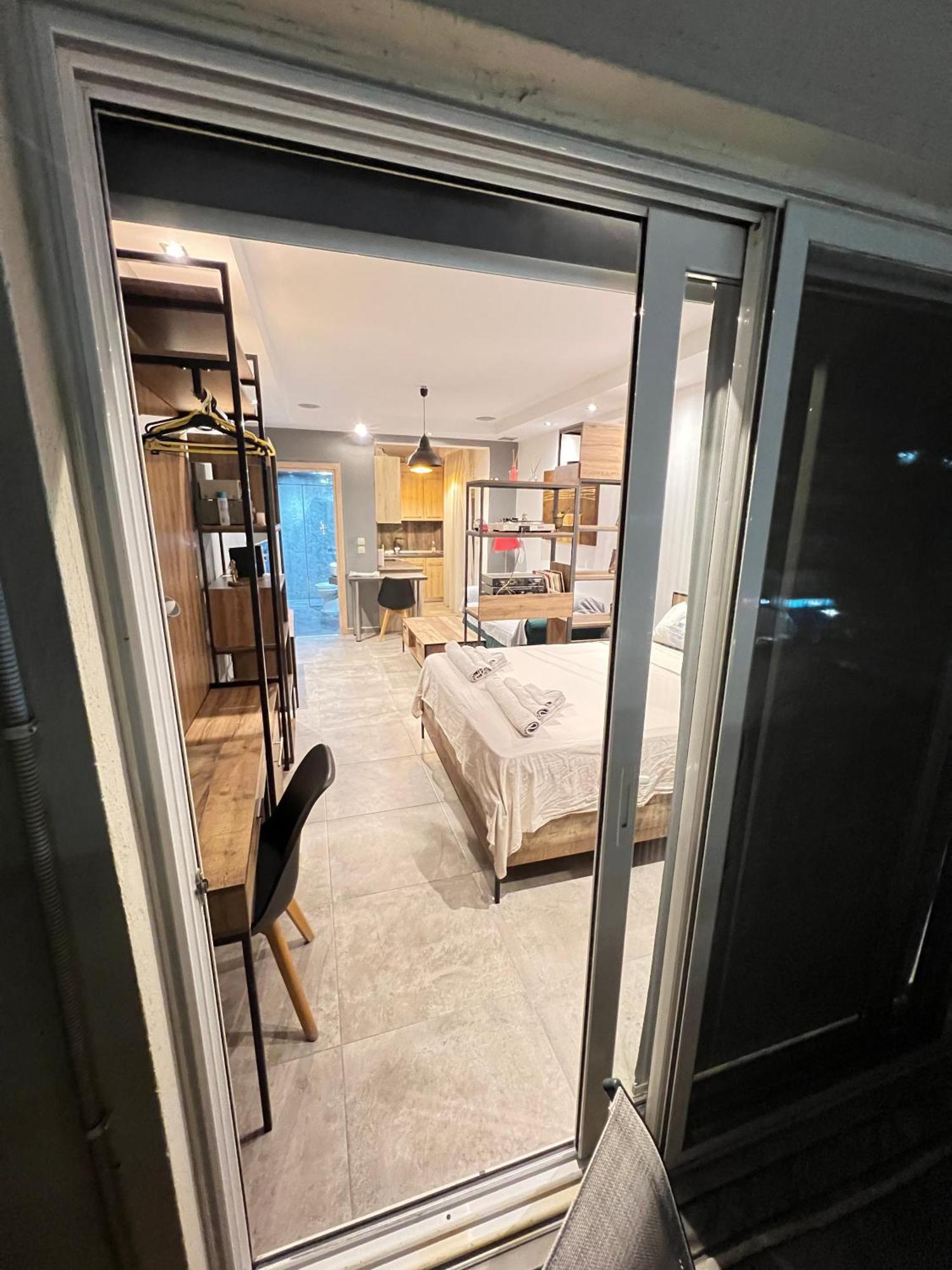 Modern Apartment In The Heart Of The City อเล็กซานโดรโพลิส ภายนอก รูปภาพ