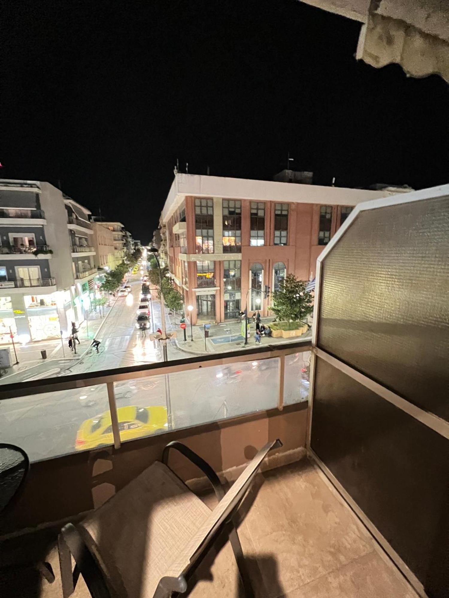 Modern Apartment In The Heart Of The City อเล็กซานโดรโพลิส ภายนอก รูปภาพ